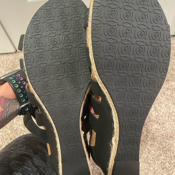 Adrienne Vittadini wedge sandals - Picture 4 of 4